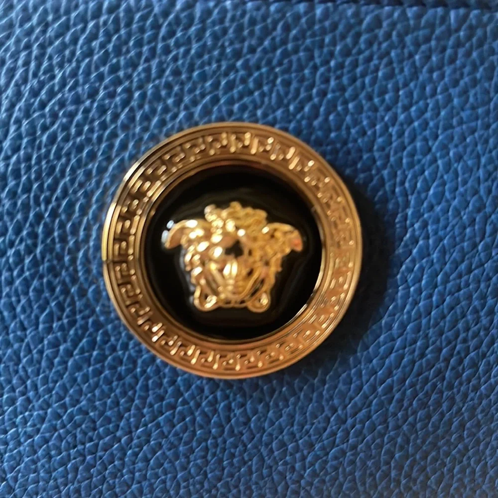 VERSACE NWT LA MEDUSA CALFSKIN BLUE LEATHER CROSSBODY OR BELT BAG MADE IN ITALY - Picture 3 of 16